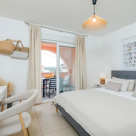M&t Mirna Apartment Punat