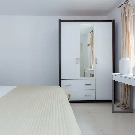 Apartment M&t Mirna Punat